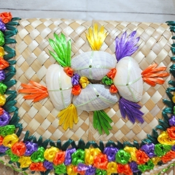 HANDMADE STRAW SHOULDER BAG, REAL SHELLS & EMBROIDERED COLORED STRAW DETAILS - Picture 4 of 16